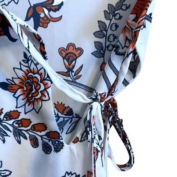 Violet + Claire Blouse SZ L White Floral Spring Ruffle Bell Sleeve - Picture 6 of 8